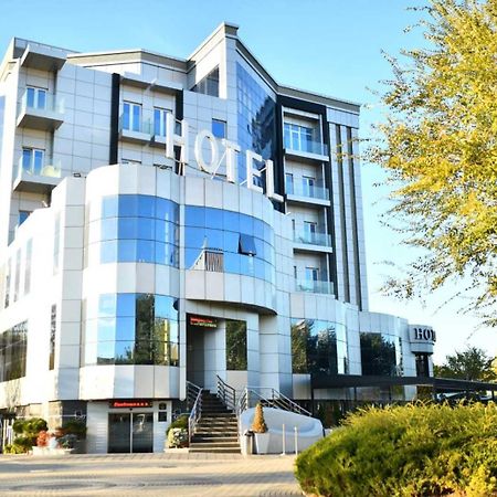 Hotel Zeneva Lux Kragujevac Dış mekan fotoğraf