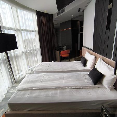 Hotel Zeneva Lux Kragujevac Dış mekan fotoğraf