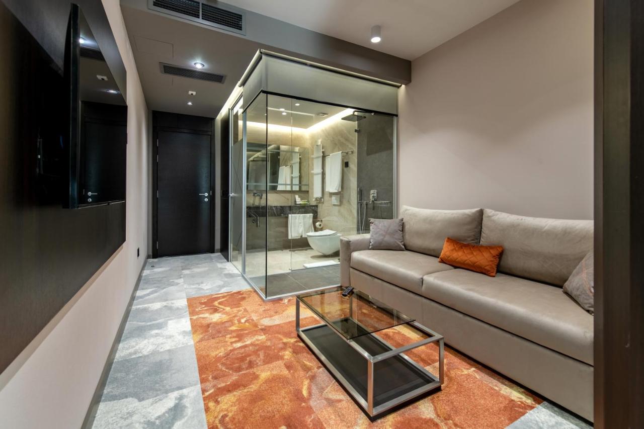 Hotel Zeneva Lux Kragujevac Dış mekan fotoğraf