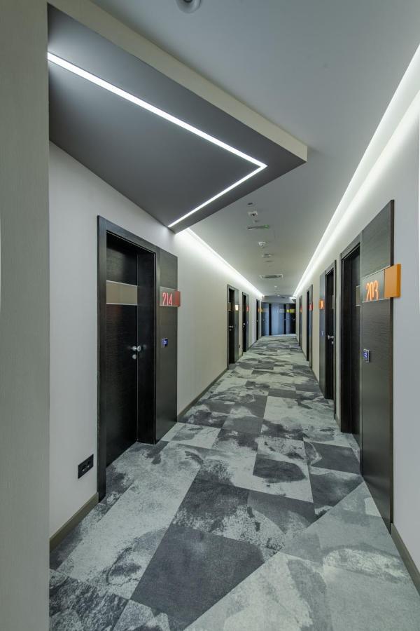 Hotel Zeneva Lux Kragujevac Dış mekan fotoğraf