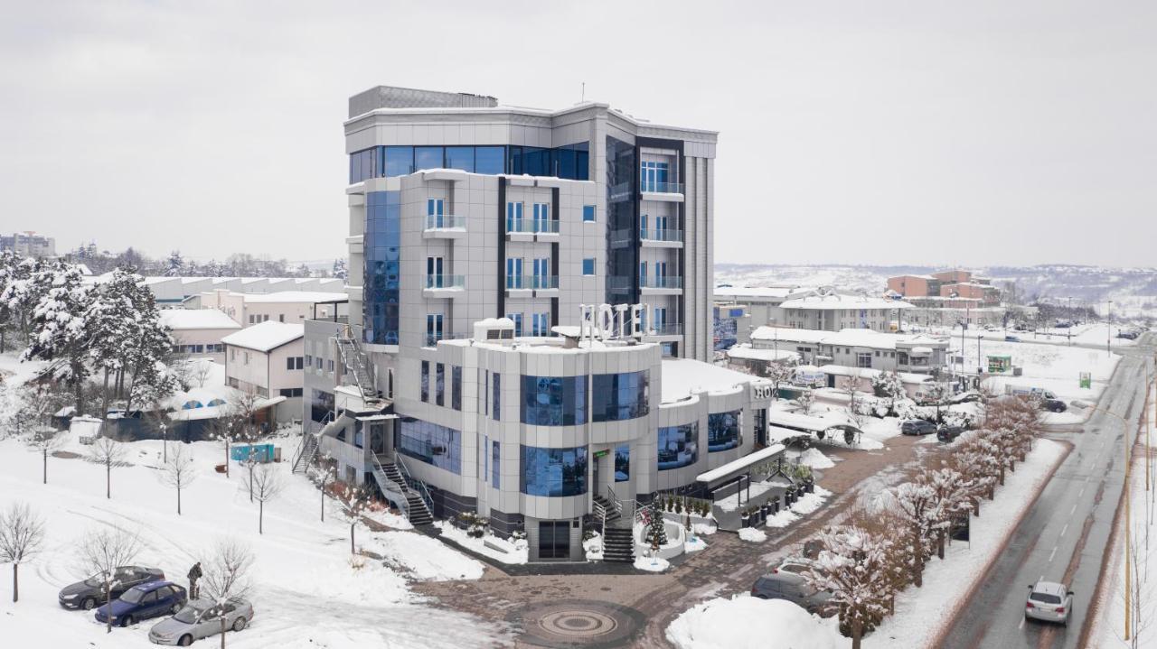 Hotel Zeneva Lux Kragujevac Dış mekan fotoğraf