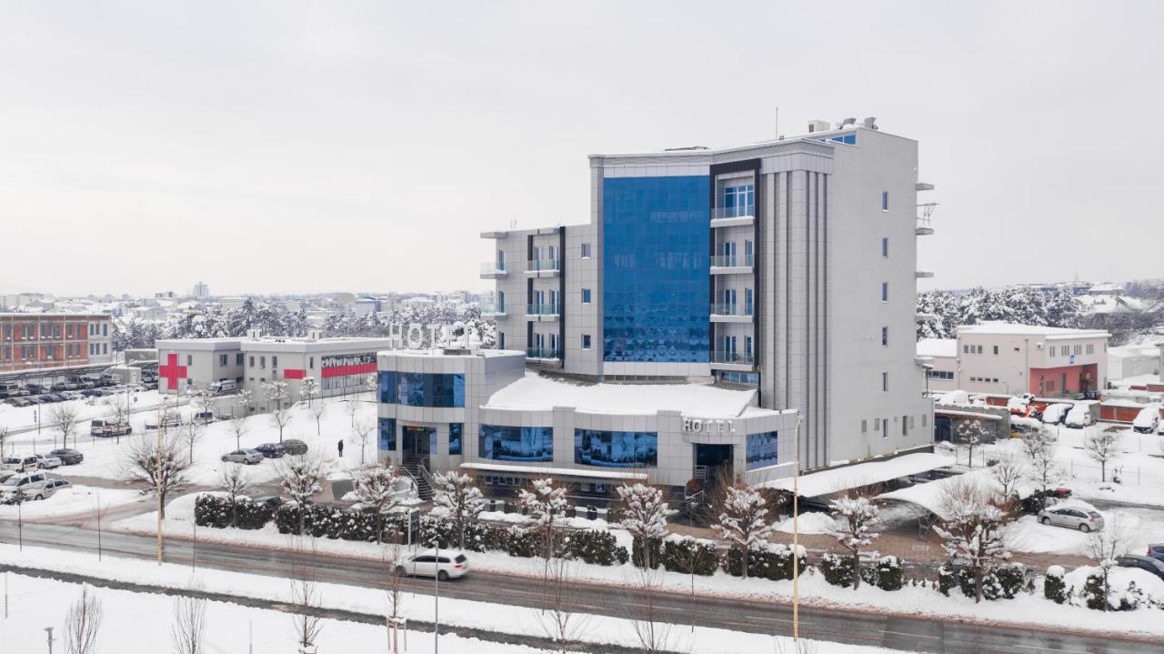 Hotel Zeneva Lux Kragujevac Dış mekan fotoğraf