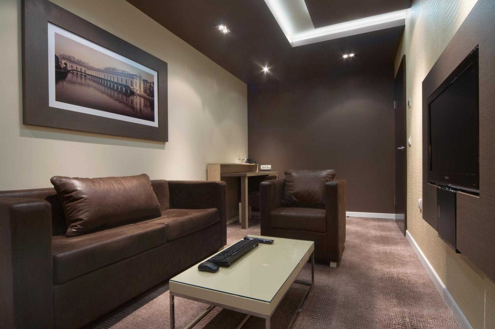 Hotel Zeneva Lux Kragujevac Dış mekan fotoğraf