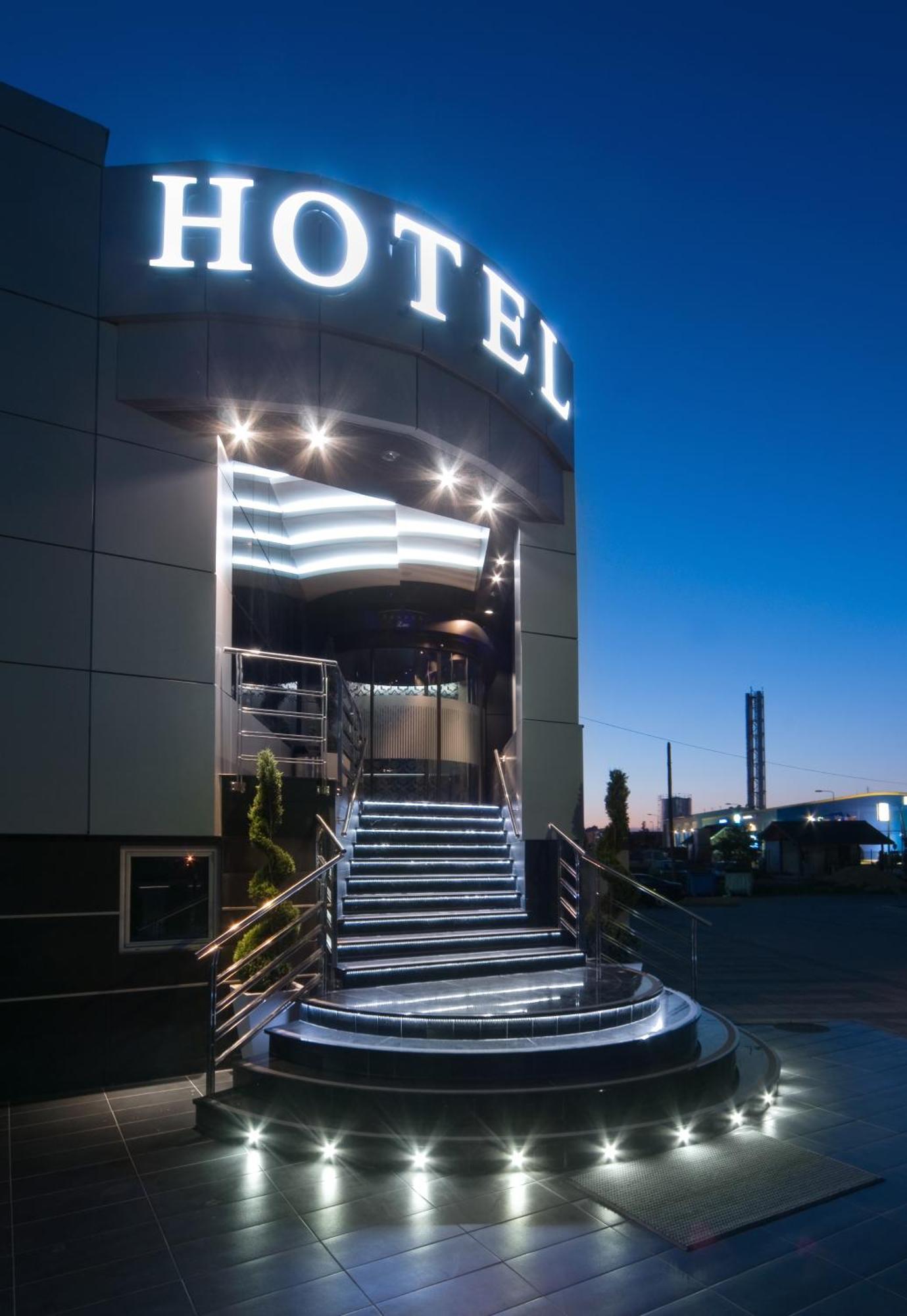 Hotel Zeneva Lux Kragujevac Dış mekan fotoğraf