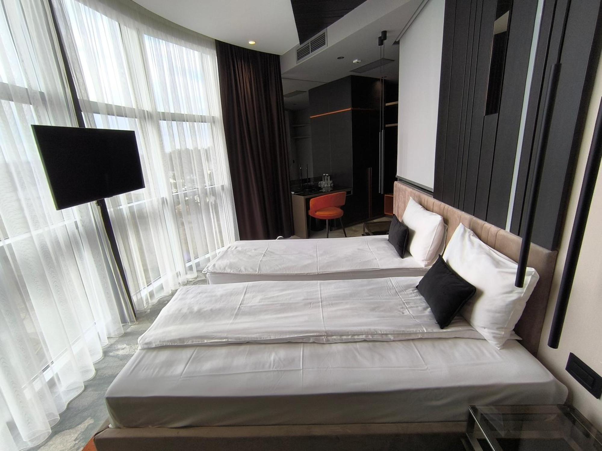 Hotel Zeneva Lux Kragujevac Dış mekan fotoğraf