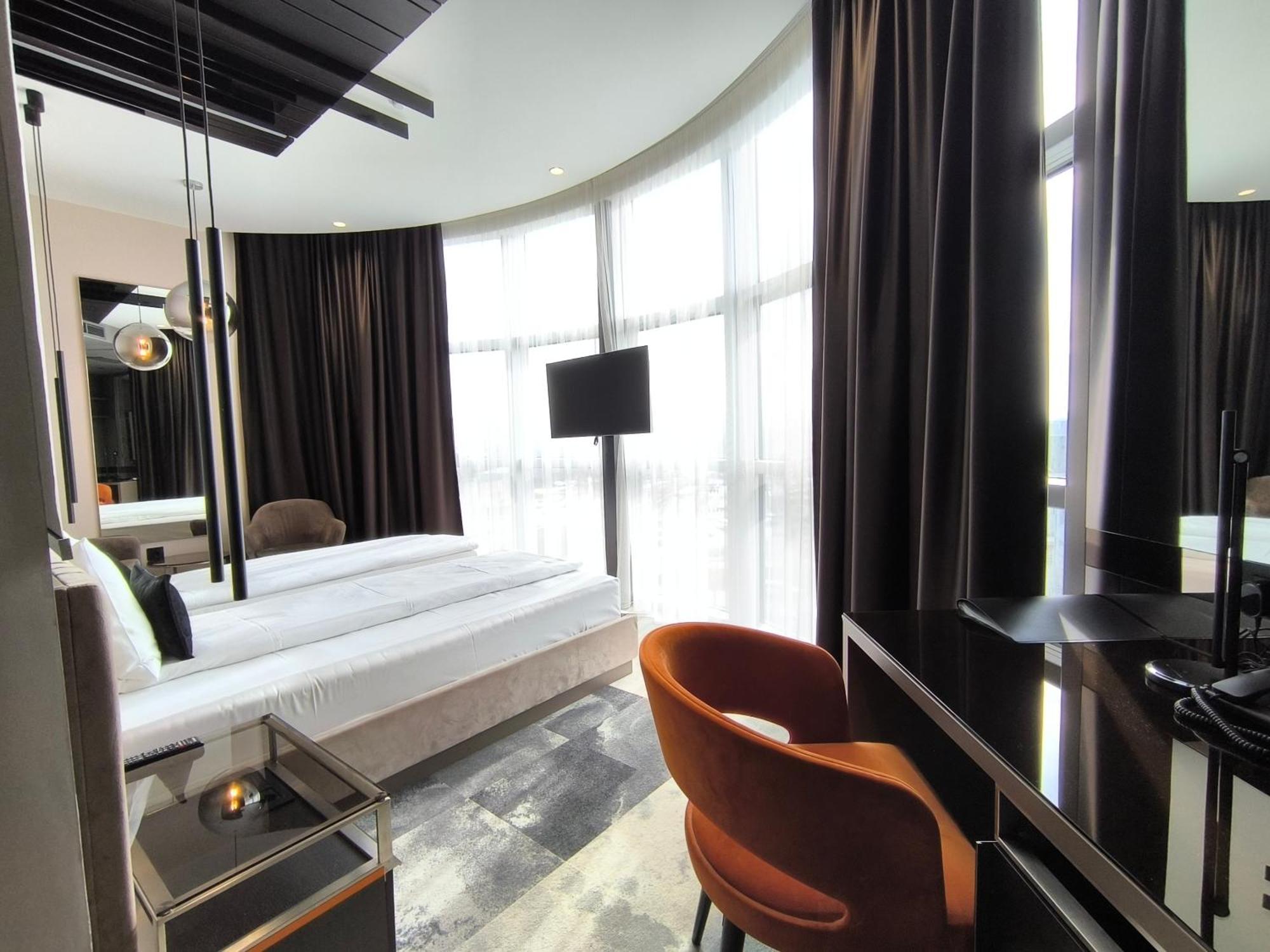 Hotel Zeneva Lux Kragujevac Dış mekan fotoğraf