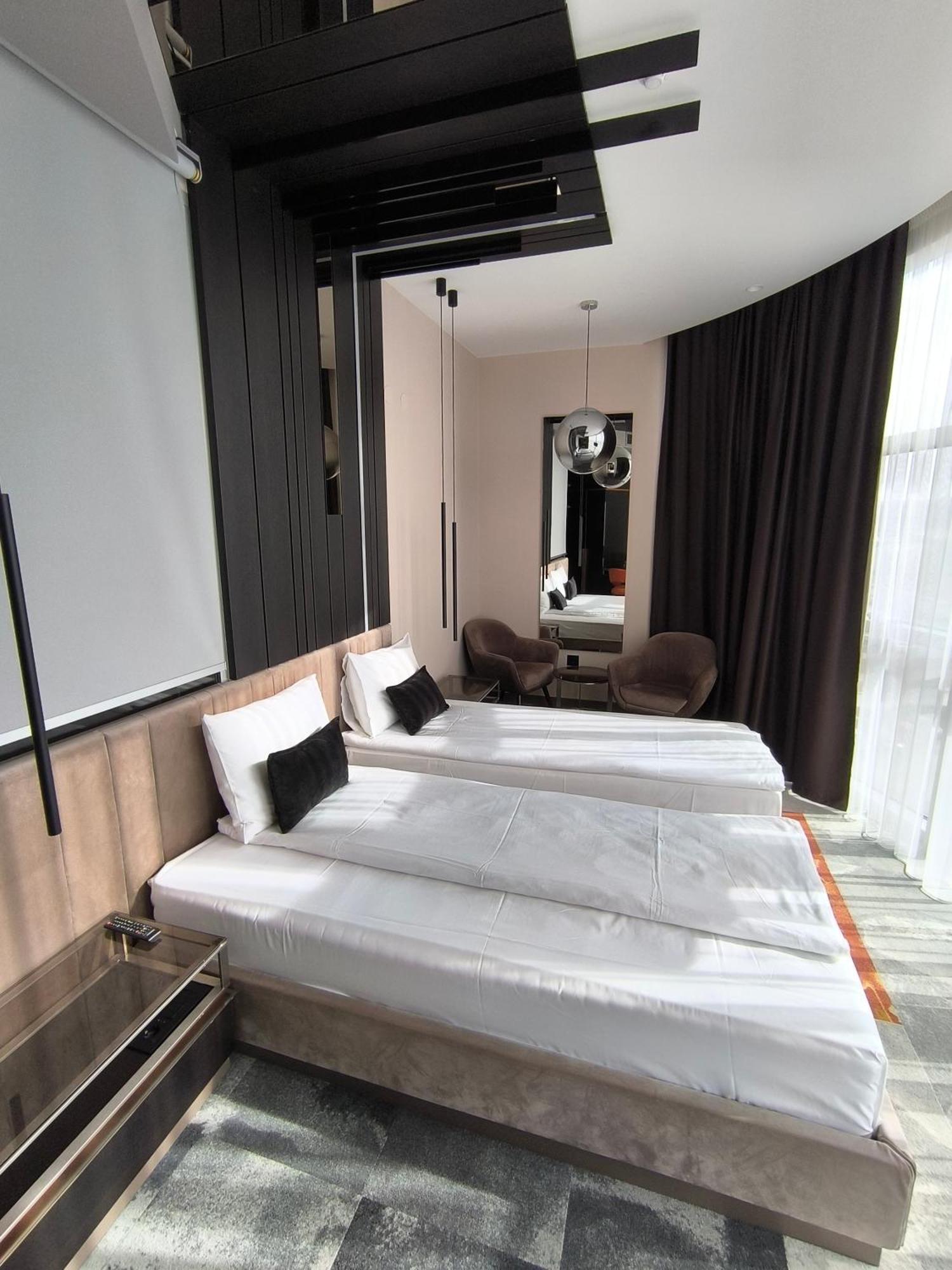 Hotel Zeneva Lux Kragujevac Dış mekan fotoğraf