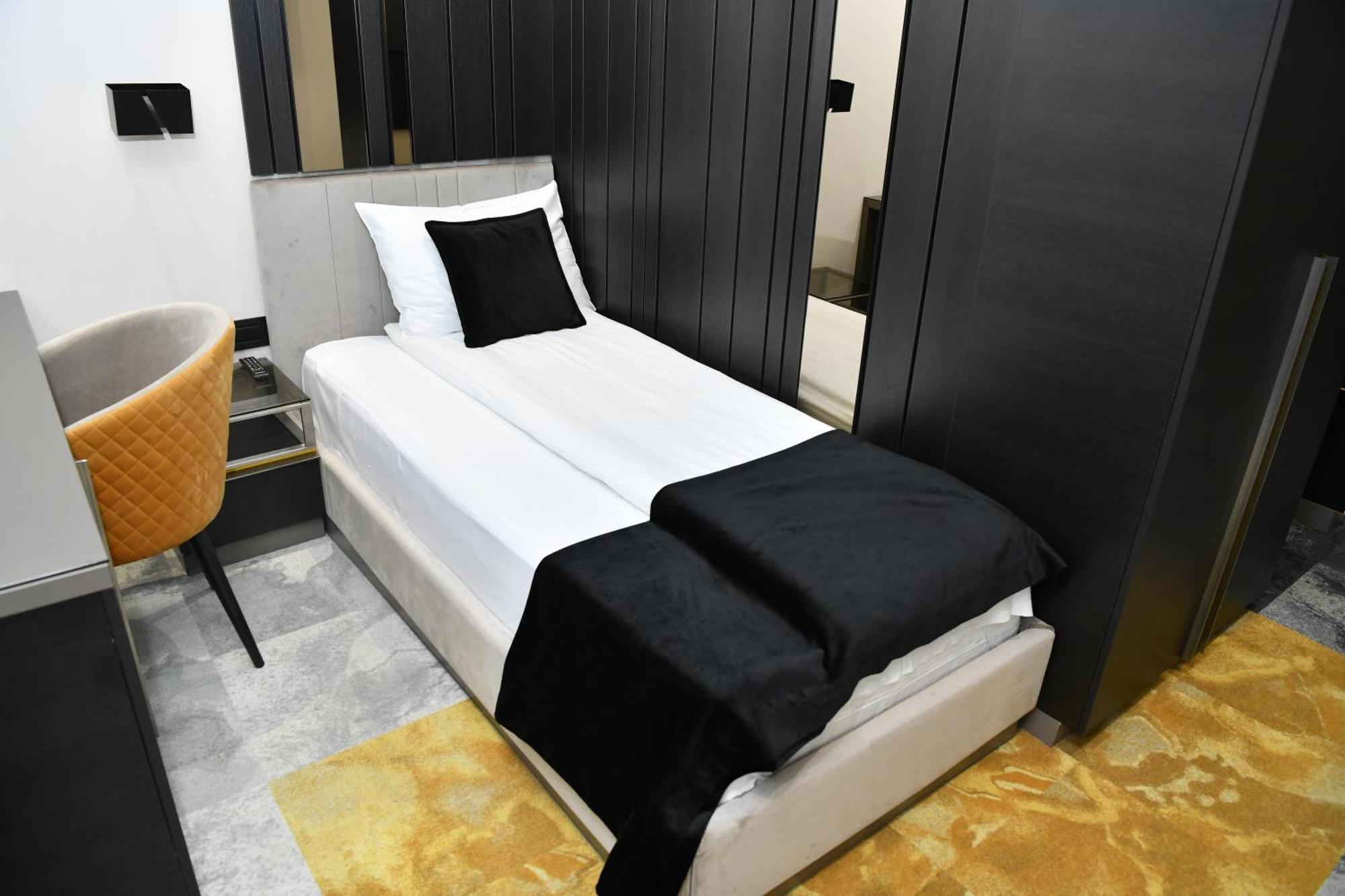 Hotel Zeneva Lux Kragujevac Dış mekan fotoğraf
