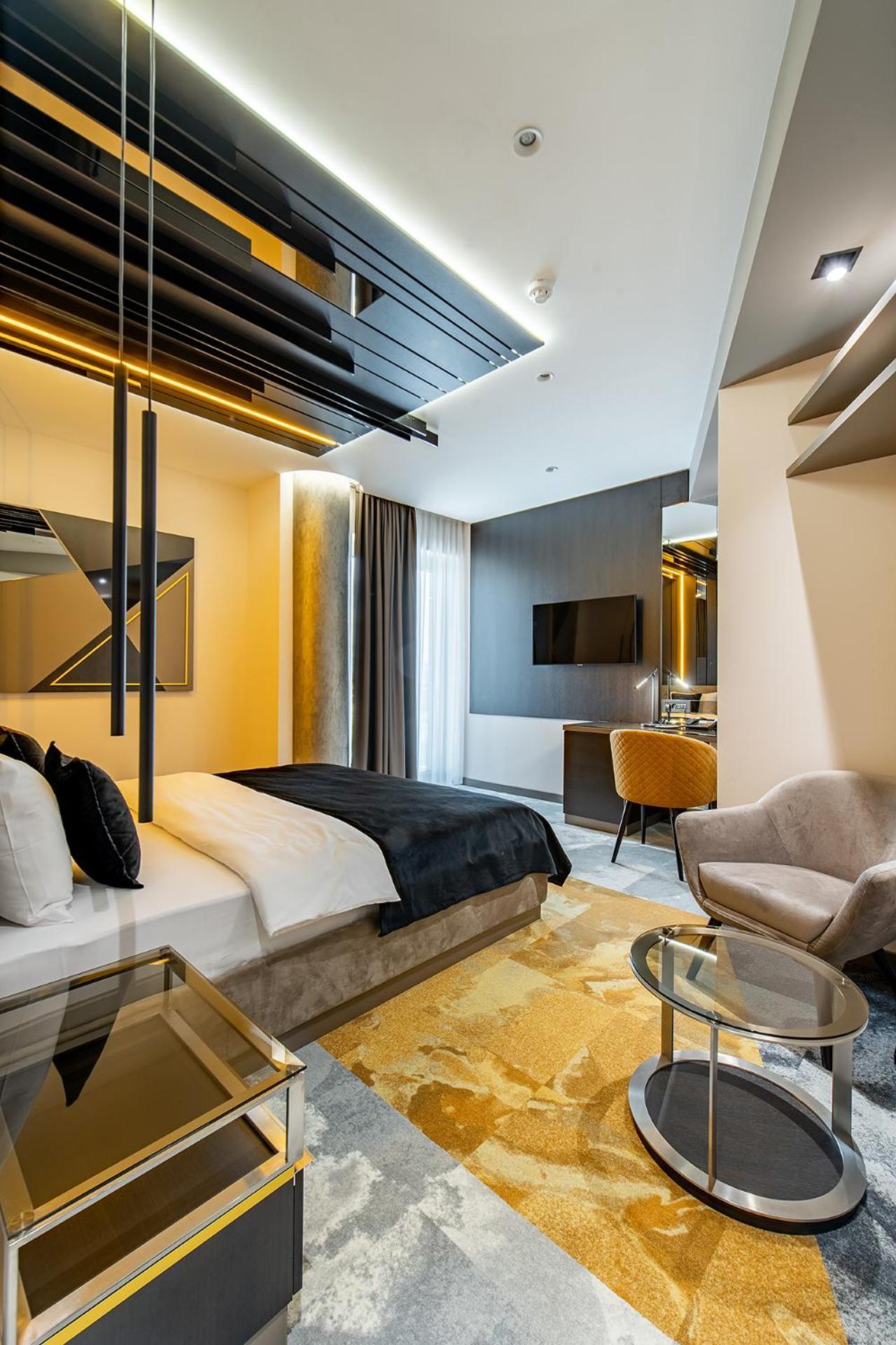 Hotel Zeneva Lux Kragujevac Dış mekan fotoğraf